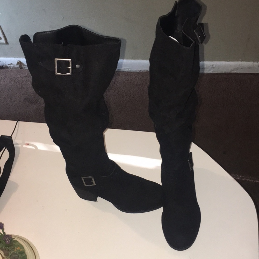 Size 7 casual black boot w/heel